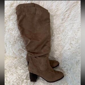 Women's Tan Suede Boots